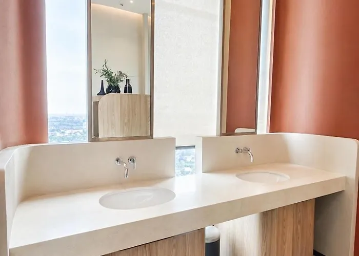 Luxury Riverside With Riverside Pool 아파트